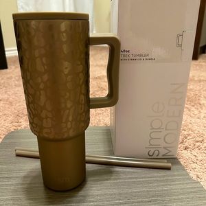 NIB Simple Modern 40oz Trek Tumbler in Gold Leopard